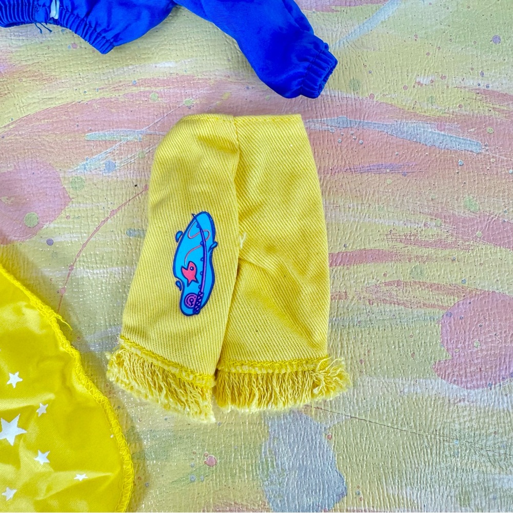 1993 Vintage CAMP BARBIE Clothes + Sleeping Bag/Backpack - Picture 2 of 4